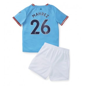 Manchester City Riyad Mahrez #26 kläder Barn 2022-23 Hemmatröja Kortärmad (+ korta byxor)